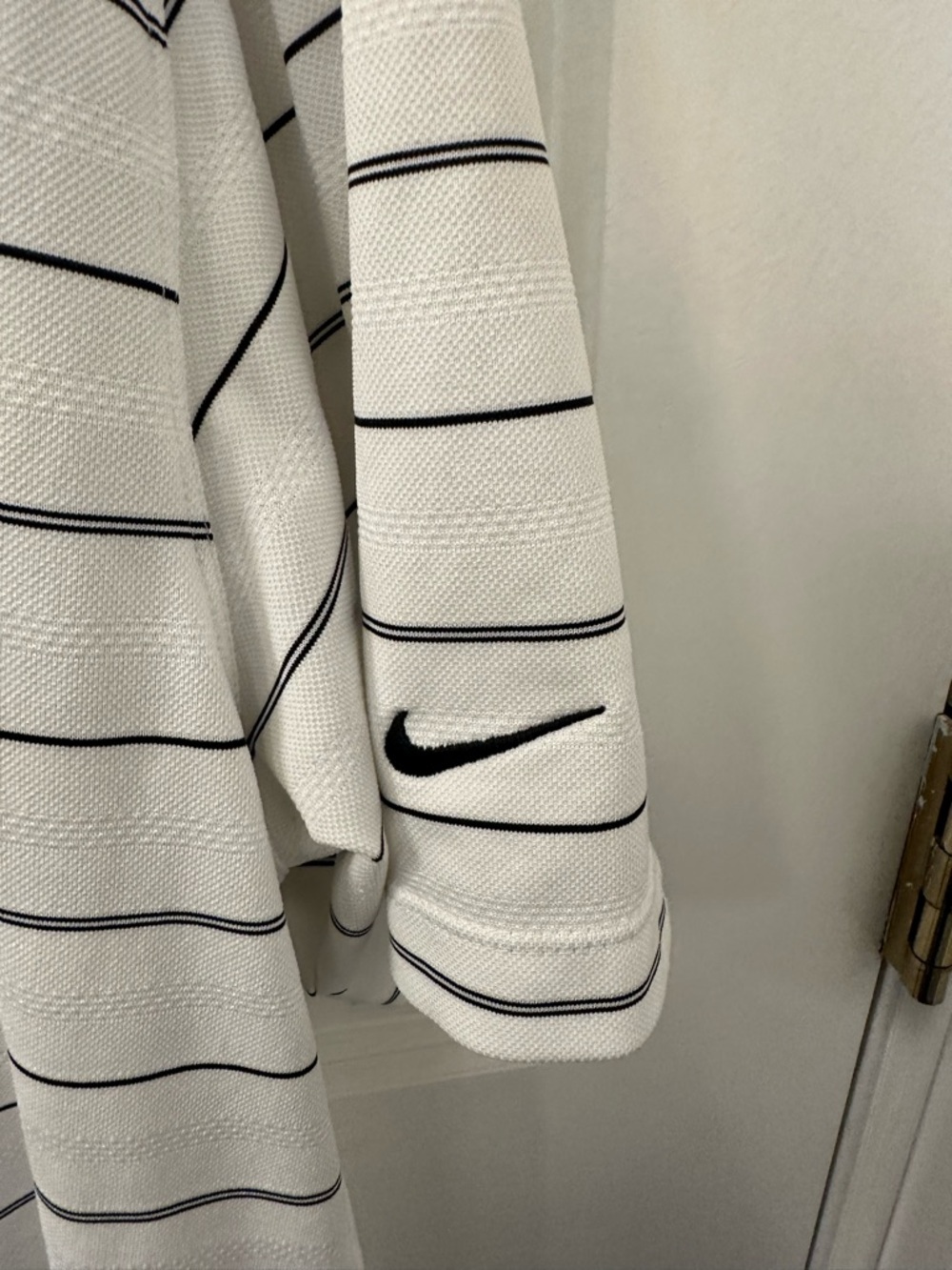 Nike Men’s Golf White Polo with Navy Thin Stripes - Picture 3 of 5